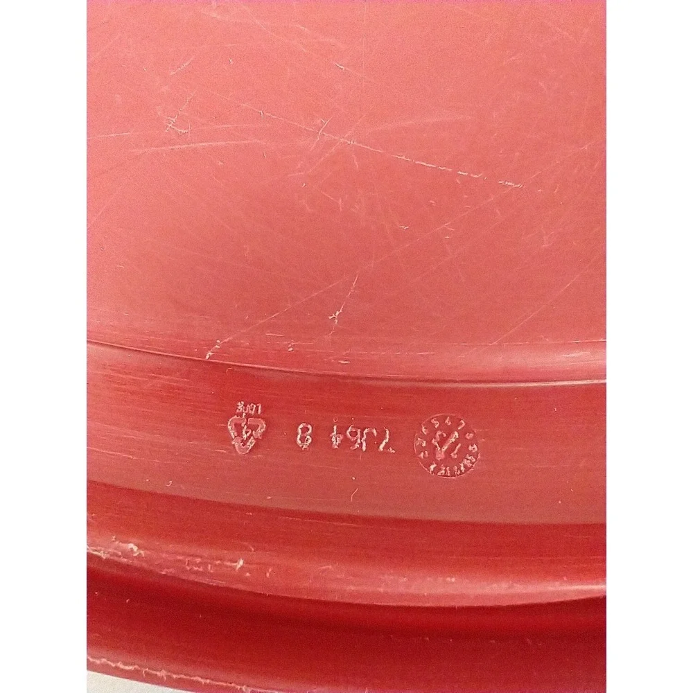 Rubbermaid Easy Find Lids Red Square Replacement Set  7J64 2D85‎ Vented Lid